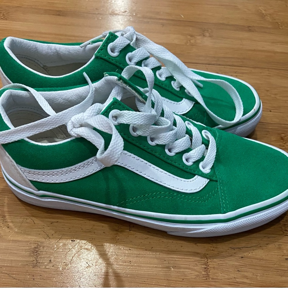 NWOT OLD SKOOL VANS 
RARE PIG SUEDE 
JUNIPER/WHITE